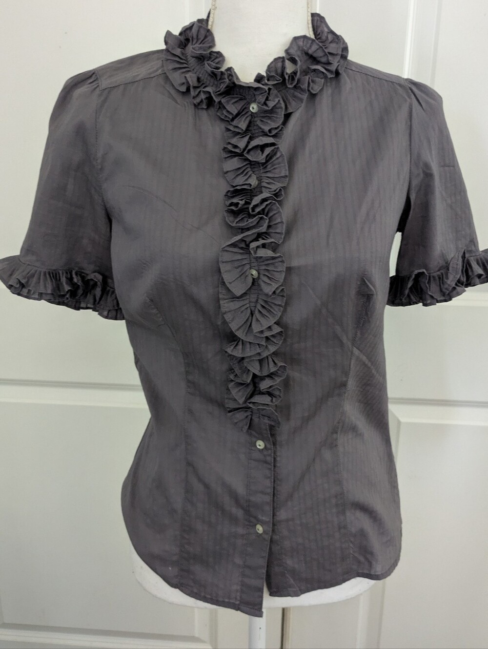 Banana Republic Women's Eggplant Gray 100% Cotton Ruffle‎ Blouse Size XS